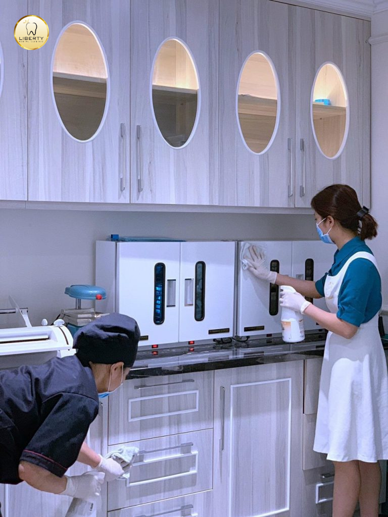 Nha Khoa Thẩm Mỹ Liberty chú trọng vệ sinh phòng khám, đảm bảo không gian điều trị an toàn, vô khuẩn