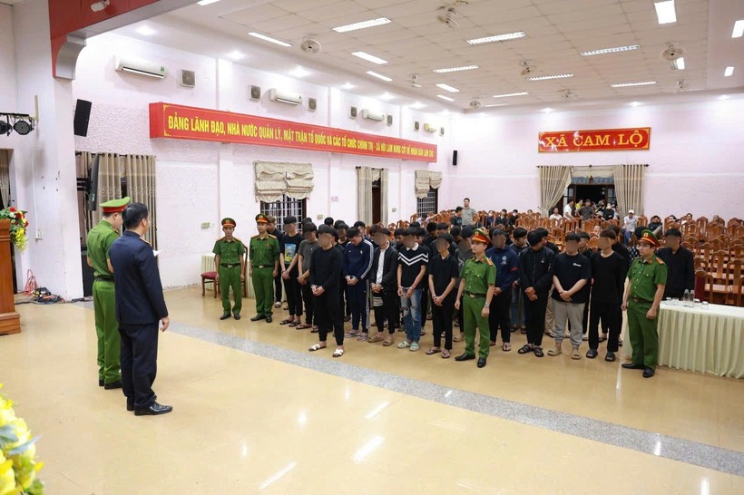 Cơ quan CSĐT Công an tỉnh Quảng Trị vừa khởi tố 38 thanh thiếu niên liên quan vụ hỗn chiến mang theo hung khí, khiến 1 thiếu niên bị thương nặng. Ảnh: Người Lao Động.