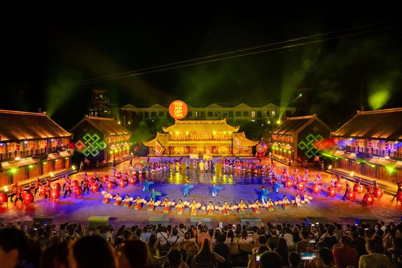 Vingroup cũng góp phần quảng bá rộng rãi văn hoá nghệ thuật cổ truyền dân tộc thông qua các show thực cảnh sống động, được biểu diễn tại các khu du lịch Vinpearl.