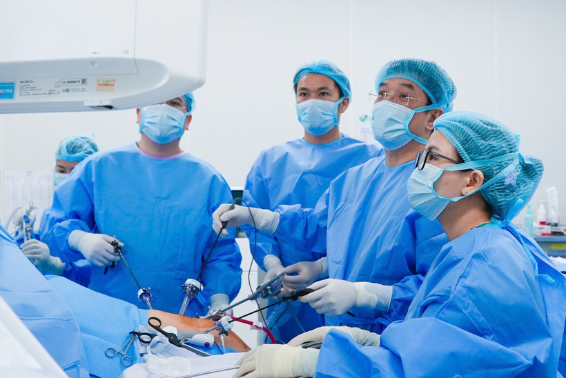 Ca ghép gan được PGS.TS.BS Lê Văn Thành trực tiếp thực hiện thị phạm.