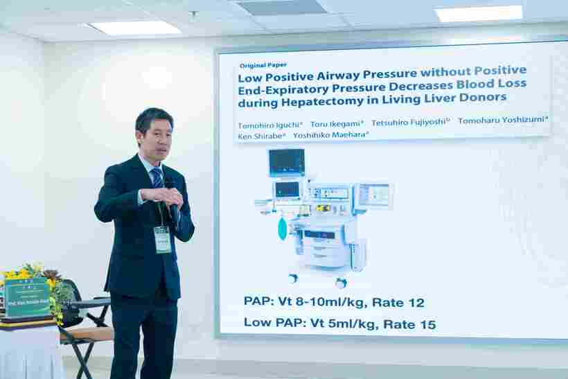 Báo cáo viên Vinmec chia sẻ chuyên môn ghép gan tại Hội nghị