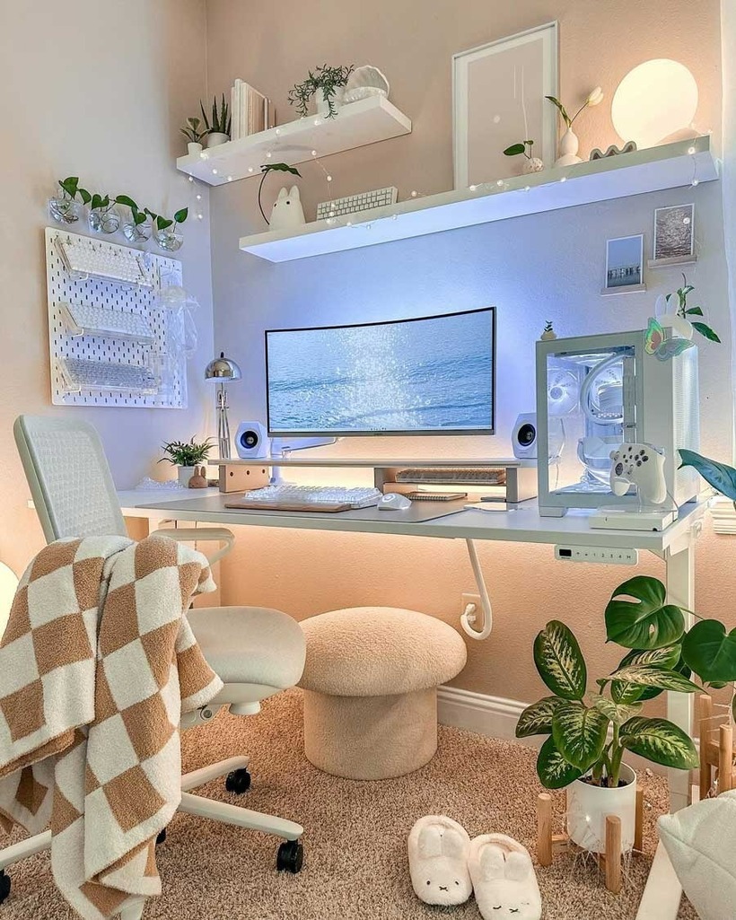 Hãy thêm một vài điểm nhấn cho góc làm việc của bạn để tạo cảm hứng và tăng tính thẩm mỹ.