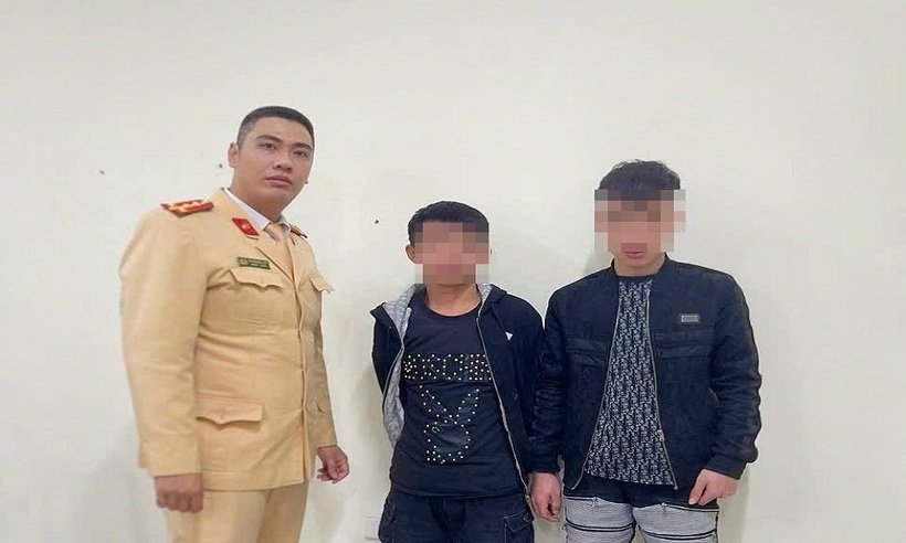 Hai đối tượng tại cơ quan công an.
