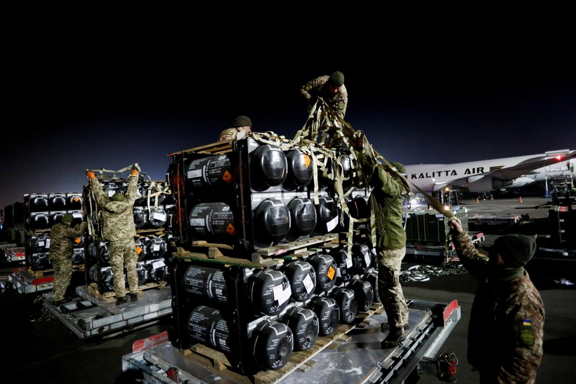 Hơn 5 tỷ USD vũ khí Mỹ định xuất khẩu cho NATO và Ukraine bị đình trệ. Ảnh: Reuters