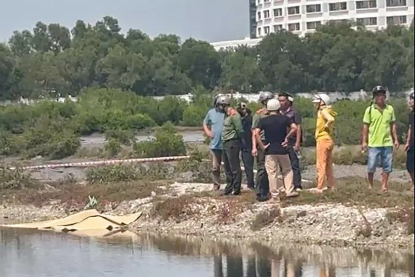 Công an phong tỏa hiện trường, điều tra vụ việc. Ảnh: Báo Pháp luật TP.HCM