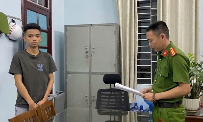 Đối tượng Trần Phạm Phú Quang tại cơ quan công an. Ảnh: Dân Việt