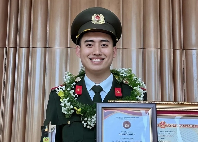Tạ Quang Công (sinh năm 2002), học viên ngành Trinh sát an ninh, tốt nghiệp Học viện An ninh nhân dân tháng 4 năm nay với điểm số 8,94/10.