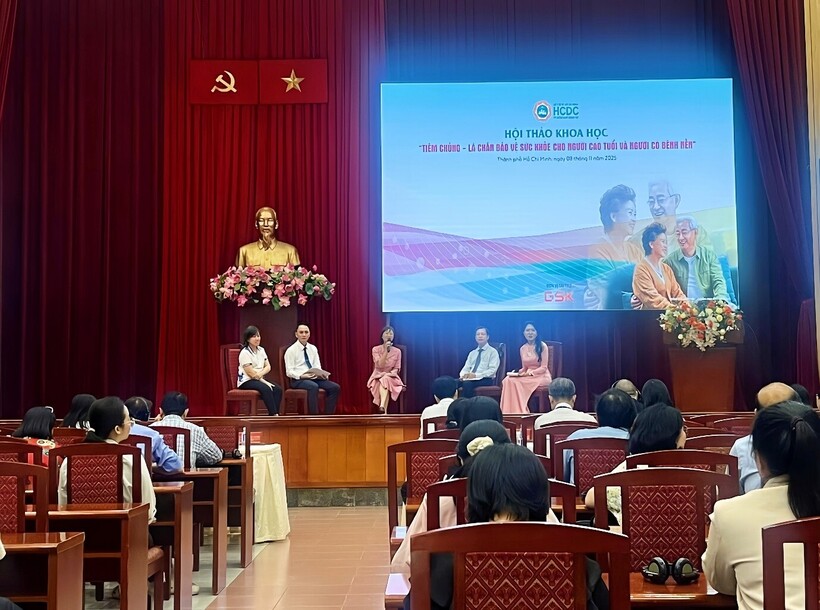 Tại hội thảo, các chuyên gia cùng thảo luận về tầm quan trọng của chủng ngừa cho người lớn tuổi, người có bệnh nền.