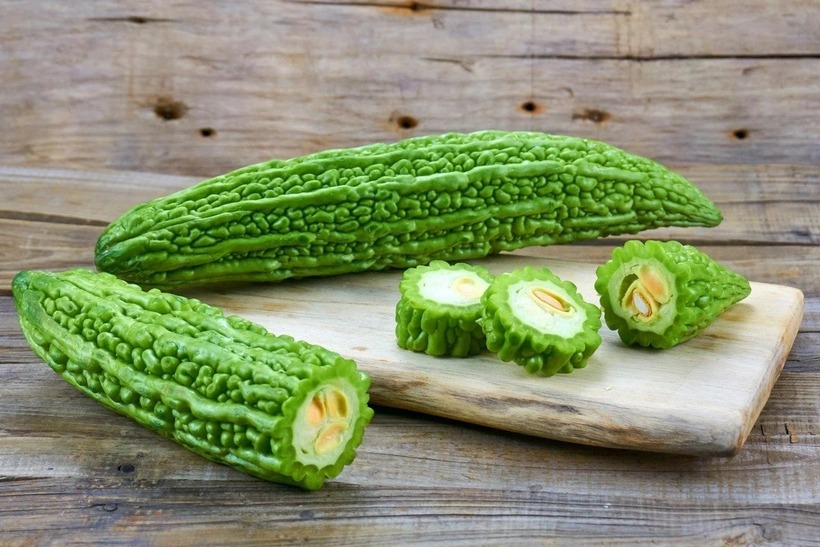 Dùng nhiều mướp đắng có thể khiến bạn bị tiêu chảy và bị các vấn đề về dạ dày.