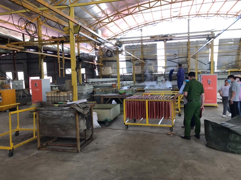 Phòng Cảnh sát kinh tế Công an tỉnh Thái Nguyên làm việc với doanh nghiệp về hành vi xả nước thải chưa qua xử lý ra môi trường