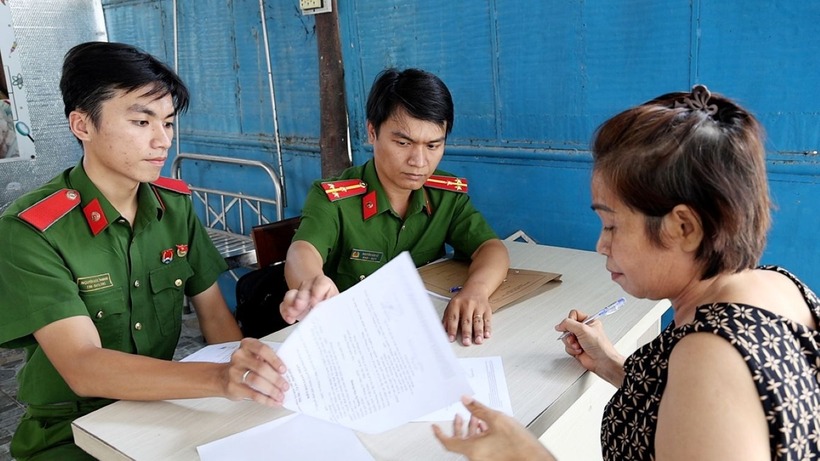 Nguyễn Thị Hoàng tại cơ quan công an. Ảnh: Lao động