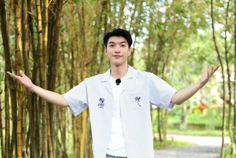 HIEUTHUHAI trong một hình ảnh thuộc gameshow Hai Ngày Một Đêm. Ảnh: ZNews