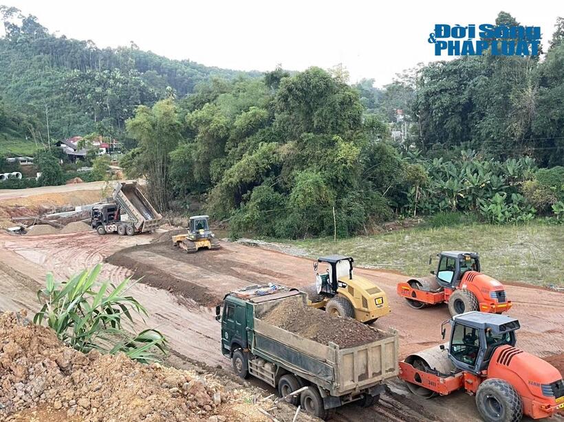 Hiện nay, các Nhà thầu đã bố trí 42 mũi thi công chính (tăng 12 mũi so với thời điểm cuối tháng 10, đầu tháng 11)