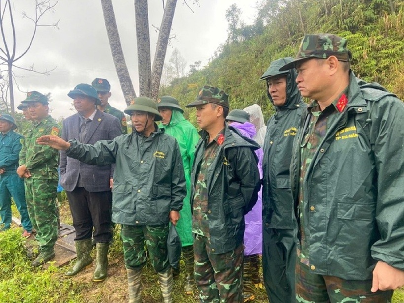 Vụ sạt lở núi ở Đà Nẵng, 3 người nghi bị vùi lấp: Huy động chó nghiệp vụ tìm kiếm nạn nhân - 3