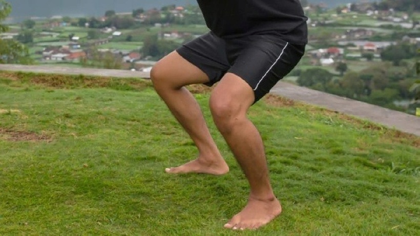 Học sinh tử vong sau khi bị giáo viên Selly Winda Hutapea phạt squat 100 lần vì không thuộc bài. Ảnh minh họa.