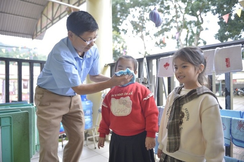 "Chăm con thế nào thì tôi chăm học trò thế ấy".