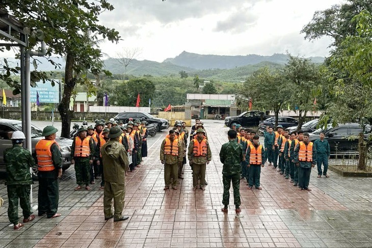 Xã La Lay triển khai tìm kiếm nam tài xế mất tích sáng 18/11. (Ảnh: Tuổi trẻ)