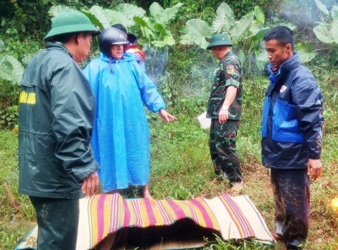 Thi thể người đàn ông được tìm thấy sau 1 ngày mất tích. Ảnh: Thanh niên