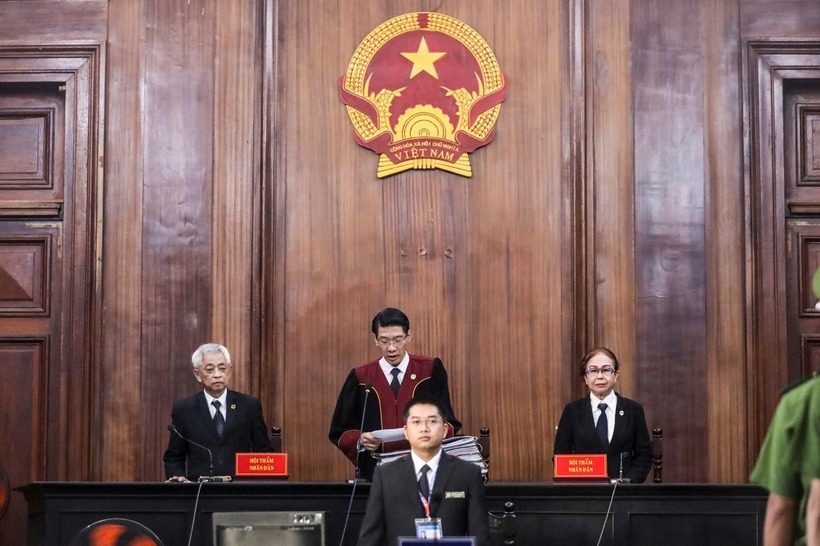 HĐXX phiên tòa vụ Thùy Tiên  và 4 bị cáo ngày 19/11.  Ảnh: Tiền Phong.
