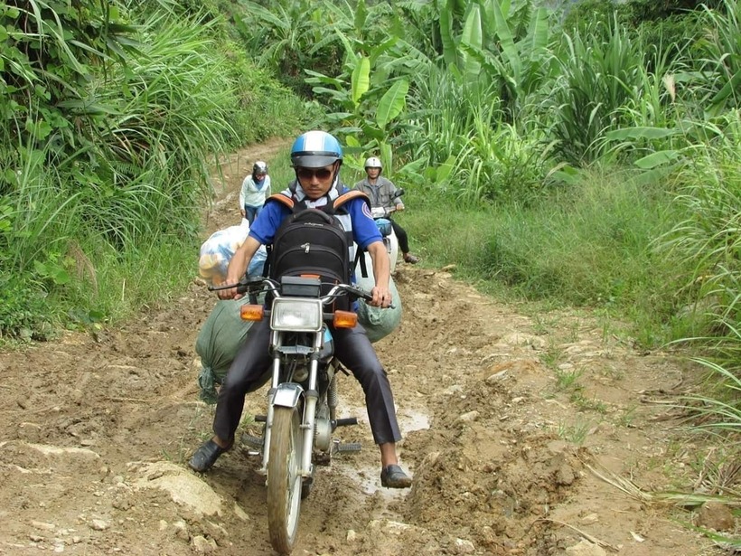 Con đường đến trường của thầy Vỹ (Ảnh: NVCC)