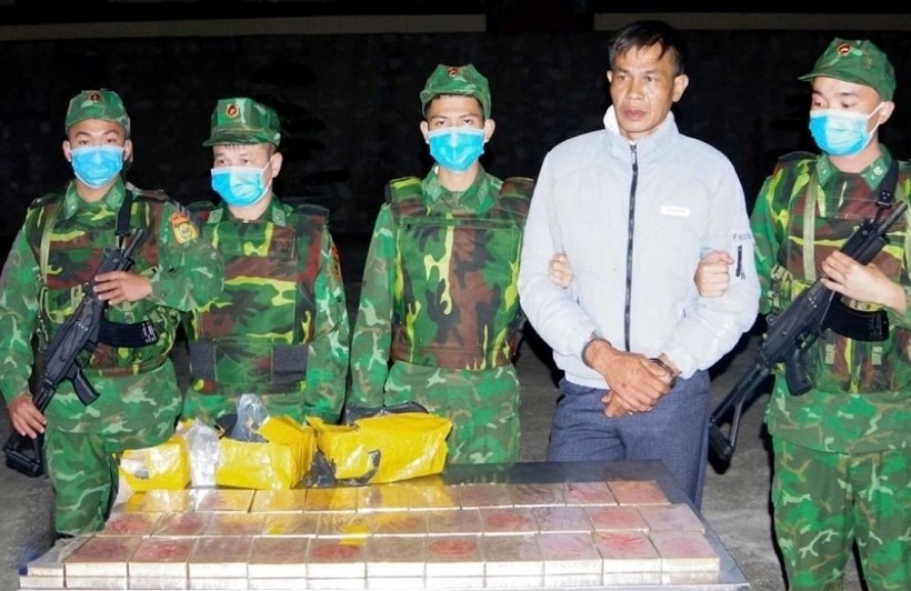 Lực lượng biên phòng Thanh Hóa bắt kẻ vận chuyển ma túy số lượng lớn. Ảnh: Tiền phong
