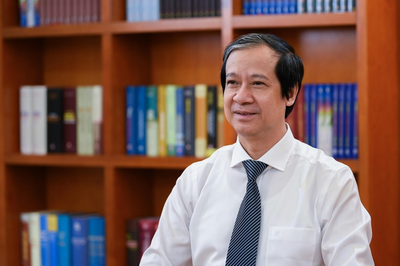 Ủy viên Trung ương Đảng, Bộ trưởng Bộ Giáo dục và Đào tạo Nguyễn Kim Sơn.