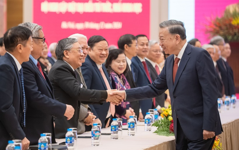 Tổng Bí thư Tô Lâm và các đại biểu tham dự Hội nghị gặp mặt đại biểu trí thức, nhà khoa học toàn quốc, tháng 12/2024.