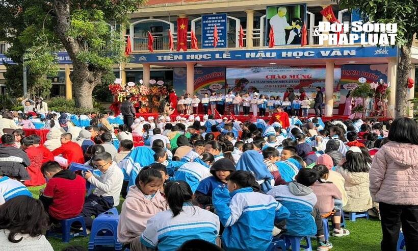 Trường tiểu học Kiến Hưng cũng diễn ra buổi hoạt động ngày 20/11.