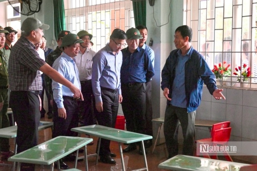 Mưa lớn kéo dài từ đêm 18/11 đã khiến khuôn viên của làng chìm trong biển nước. Nhiều nơi nước dâng cao trên 2 m, khiến phương tiện cứu trợ khó tiếp cận. Đến nay, nước đã rút, bùn đất vẫn còn ngổn ngang.