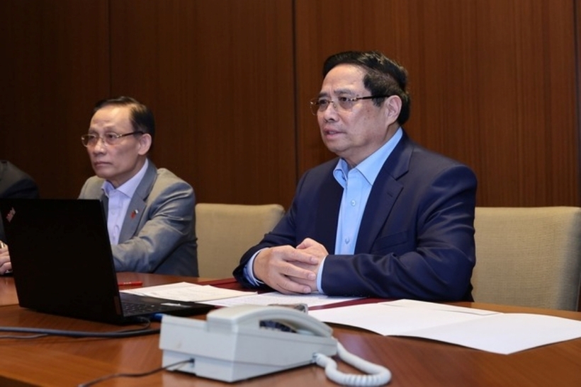 Thủ tướng yêu cầu Bộ Tài chính cân đối hỗ trợ ngay 200 tỷ đồng cho tỉnh Lâm Đồng, 200 tỷ đồng cho tỉnh Khánh Hòa, hỗ trợ Đắk Lắk thêm 150 tỷ đồng (đã hỗ trợ 230 tỷ đồng), Gia Lai thêm 150 tỷ đồng (đã hỗ trợ 330 tỷ đồng); các thủ tục phải xong trong đêm 20/11 và hoàn thành trước 8h ngày 21/11 (Ảnh: VGP).