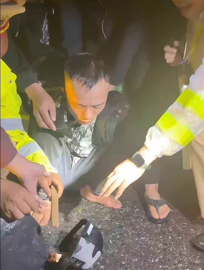 Nghi phạm hiếp dâm và giữ người trái pháp luật bị bắt tại Quảng Trị. Ảnh: Người lao động