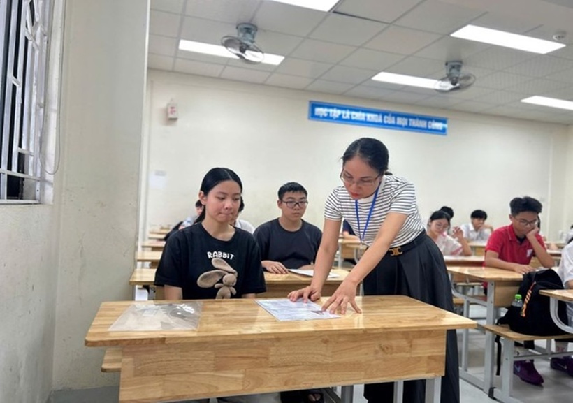 Thí sinh tham dự kỳ thi vào lớp 10 năm 2025 tại Hà Nội. (Ảnh: SK&ĐS)