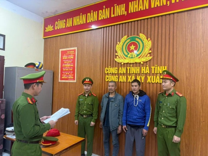 Cơ quan Công an công bố quyết định bắt giữ các đối tượng