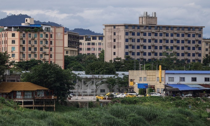 Các tòa nhà tại thị trấn Shwe Kokko, Myanmar ngày 18/11. Ảnh: Reuters