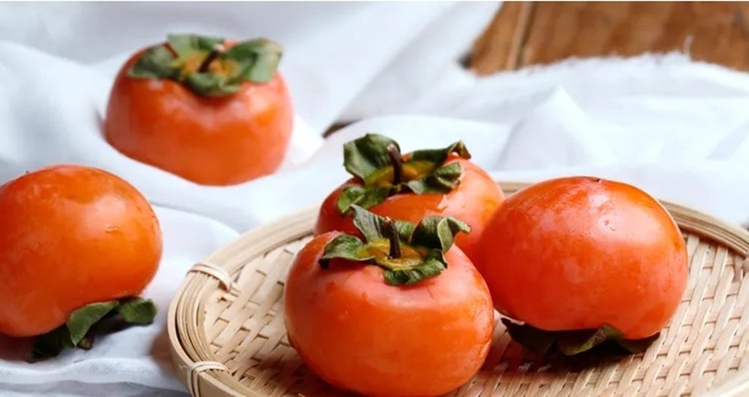 Hồng giòn là món quà tuyệt vời của mùa thu, nhưng không phải ai cũng có thể vô tư thưởng thứ