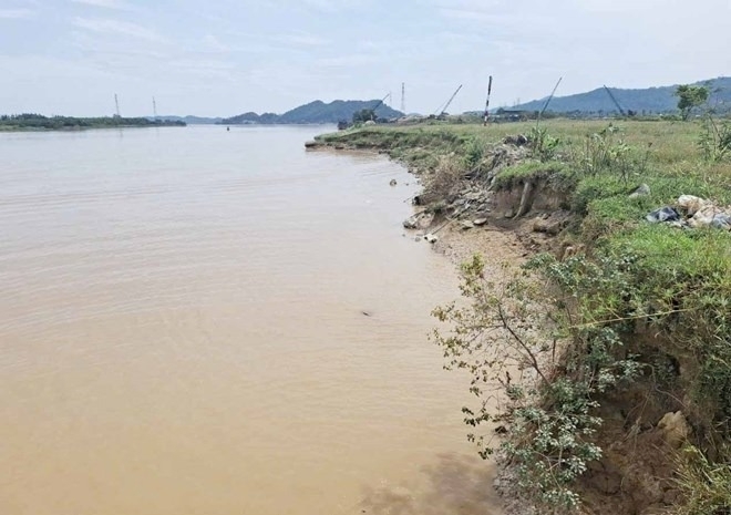 Sông Lam đoạn thuộc phường Bắc Hồng Lĩnh - nơi phát hiện thi thể người đàn ông dạt vào bờ. Ảnh: Lao động