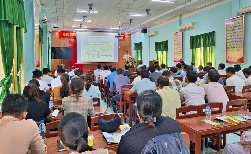 Hình ảnh Hội nghị truyền thông về trợ giúp pháp lý trong Chương trình mục tiêu quốc gia phát triển kinh tế - xã hội vùng đồng bào dân tộc thiểu số và miền núi tại huyện Ba Tơ (cũ) do do Trung tâm Trợ giúp pháp lý Nhà nước tỉnh Quảng Ngãi phối hợp tổ chức nhằm tạo cầu nối giúp người dân tiếp cận dịch vụ trợ giúp pháp lý nói riêng và đường lối chính sách của Đảng, pháp luật của Nhà nước.