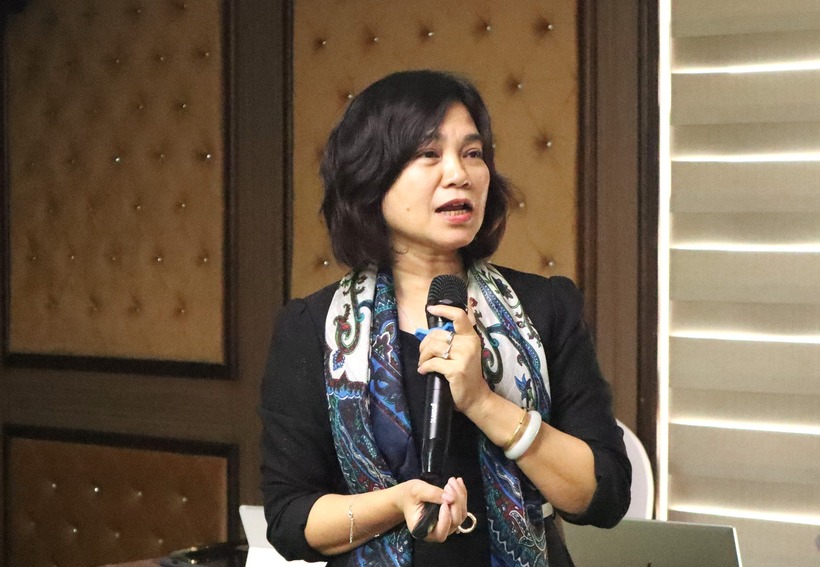 PGS.TS Phan Thị Lan Hương - Giảng viên Trường Đại học Luật Hà Nội trao đổi kinh nghiệm giảng dạy các kỹ năng tư vấn pháp luật thân thiện với người chưa thành niên.