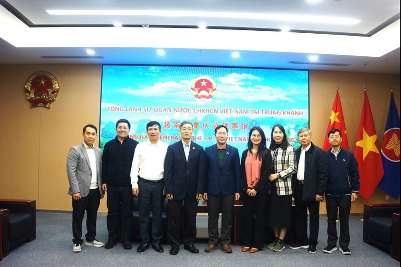 Đoàn Hội Luật gia Việt Nam đến thăm Tổng lãnh sự quán Việt Nam tại Trùng Khánh.
