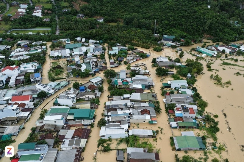 Hình ảnh chụp lúc 13h ngày 20/11, khu vực Vĩnh Thái (phường Nam Nha Trang) ngập nặng. Ảnh: Znews