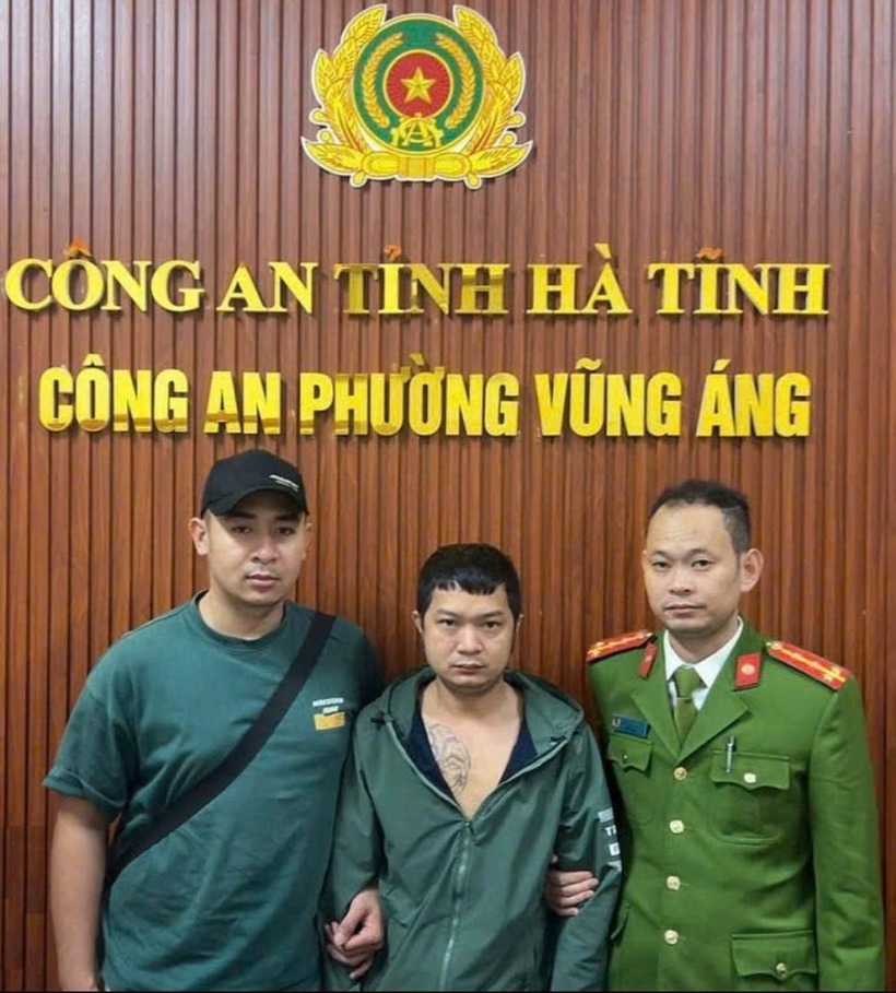 Công an phường Vũng Áng bắt giữ đối tượng Trần Minh Lưng. (Ảnh: Cơ quan công an)