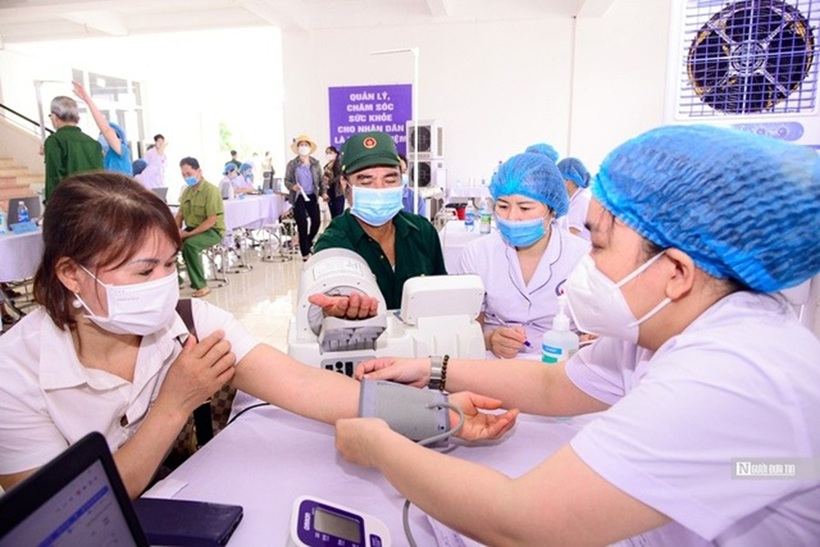 Nâng cao sức khỏe thể chất, tinh thần, tầm vóc, tuổi thọ và chất lượng cuộc sống của nhân dân (Ảnh: Hữu Thắng).