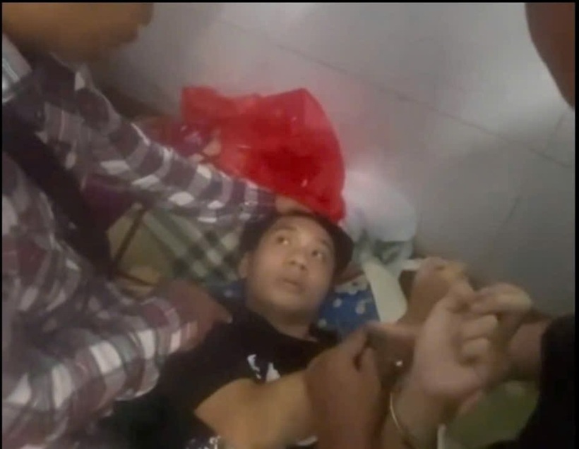 Nam thanh niên bị bắt giữ. Ảnh: Dân Việt