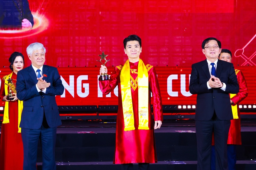 Doanh nhân Đỗ Quang Vinh được vinh danh trong TOP 10 Giải thưởng Sao Đỏ 2025 - 1