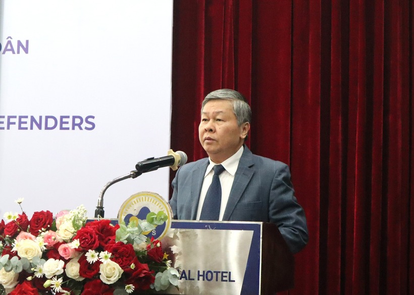 PGS.TS Đinh Dũng Sỹ - Trưởng nhóm chuyên gia tư vấn, thành viên Tổ Biên tập đề án trình bày báo cáo.