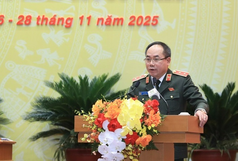 Giám đốc Công an Thành phố Hà Nội Nguyễn Thanh Tùng trình bày báo cáo, tờ trình (Ảnh: Viết Thành).