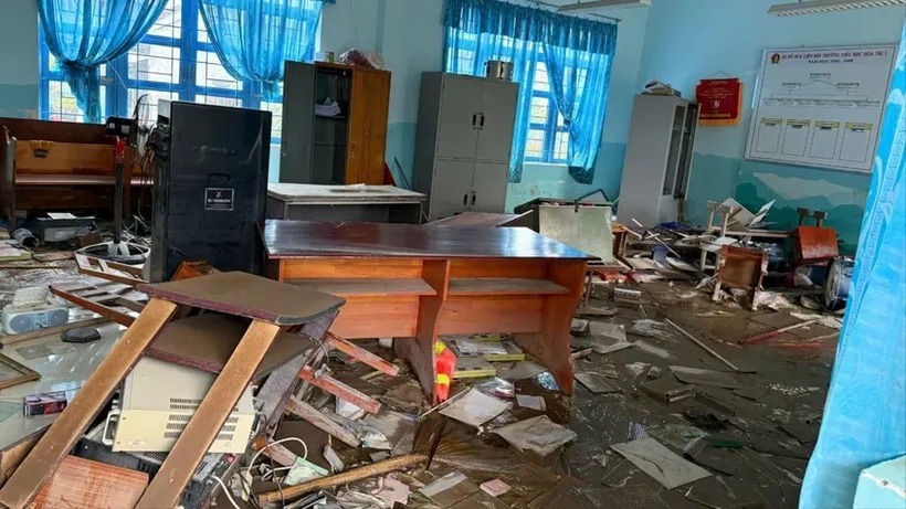 Trường Tiểu học Hòa Trị 1 (Đắk Lắk) bị hư hỏng sau mưa lũ. Ảnh: PLO.