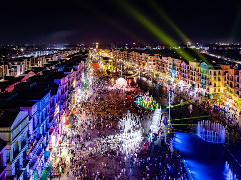 Vũ trụ giải trí Grand World luôn đông kín người mỗi dịp cuối tuần, lễ hội, sự kiện lớn