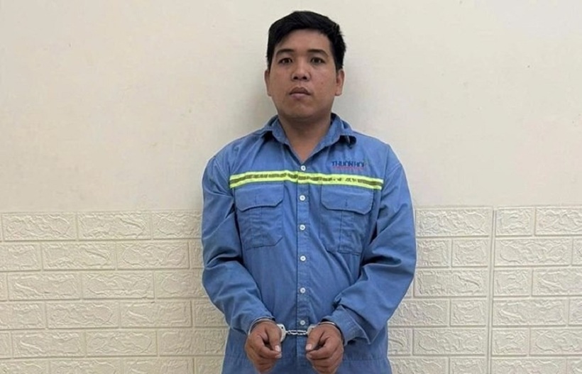 Đối tượng cướp giật tài sản bị bắt tại cơ quan công an. Ảnh: Lao động