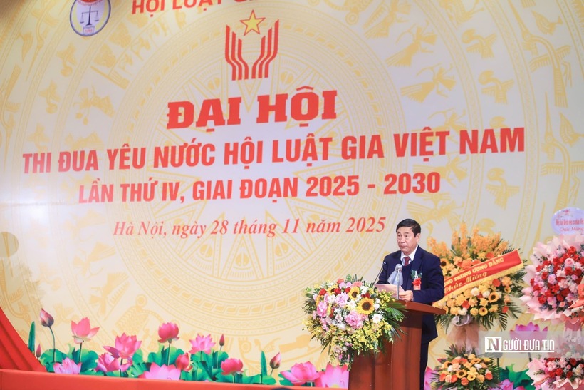 Chủ tịch Hội Luật gia tỉnh Quảng Trị đã trình bày kinh nghiệm tại tỉnh trong việc khai thác hiệu quả các nguồn lực từ hợp tác quốc tế.